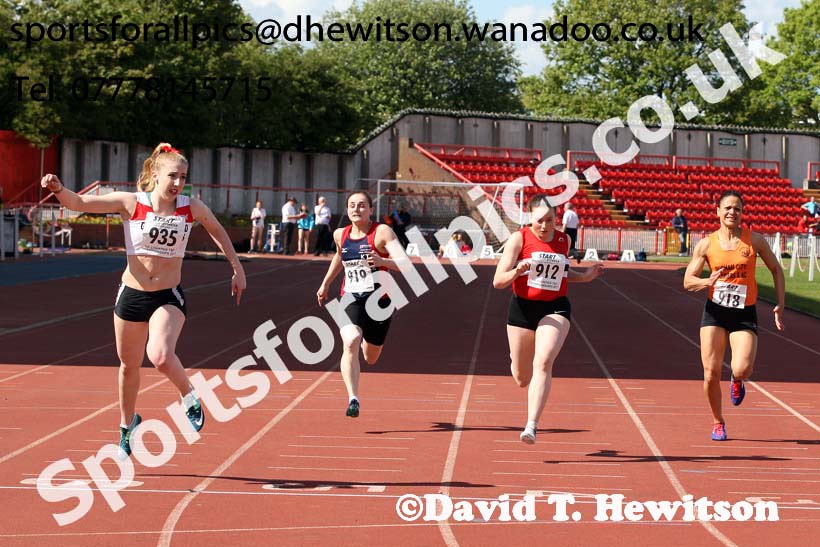 Womens senior 100 metres, North Eastern Champs, Gateshead Stadium. Photo: David T. Hewitson/Sports for All Pics